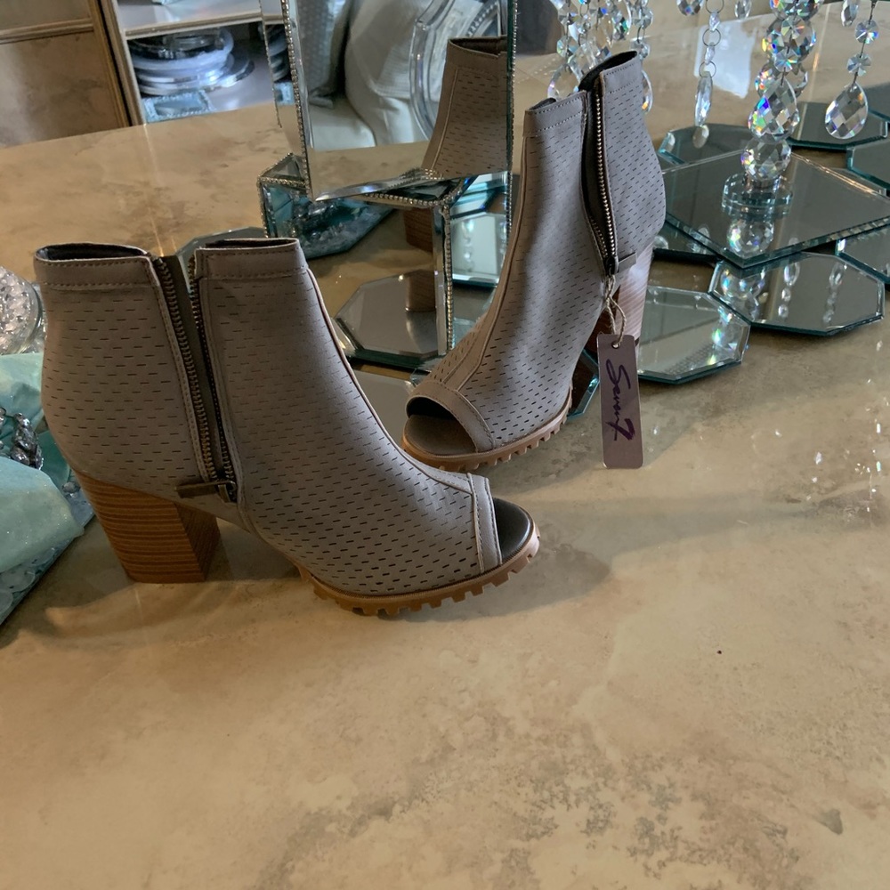 Boot Sandal - Picture 2 of 3